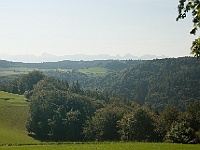 032  Das Berner Oberland in der Ferne.