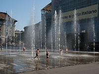 045  Ein Wasserspaß bei warmem Wetter.