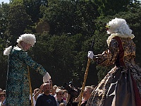 Barock-3  Stelzenläufer als "walking acts".