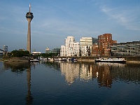 003  Die Gehry-Bauten im Medienhafen.