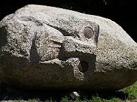 049  Heute steht es in Meerbusch - an der Stelle, wo Beuys, Anatol und andere mit einem Einbaum den Rhein überquerten.