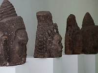 08  Die Khmer-Köpfe gehören zur Sammlung Müller.