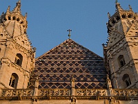 043  Bei wunderschönem Wetter geht es am nächsten Tag weiter auf Entdeckungstour. Vorbei am Stephansdom.