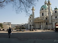 069  Weiter geht es zur Karlskirche.