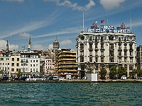 03 DSC2649 Schiffstour Bosporus  Vorbei am Galata-Turm.