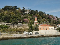 21 DSC2668 Schiffstour Bosporus  Frühlingsblüher überall.