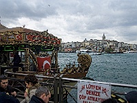 005 DSC2411 Balik Ekmek in Eminönü  Blick auf Galata.