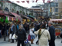 005 DSC2409 am ägypt Bazaar  Stände außerhalb des Basars.