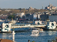 032 DSC2593 Galata  Schiffsverkehr an der Galata-Brücke.