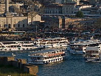 033 DSC2583 Fähren Eminönü  Schiffsverkehr an der Galata-Brücke.