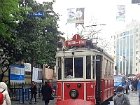 01-IMG 00000033 Istikali-Bahn  Alte "DDR"-Straßenbahn auf der Istikali-Straße.