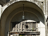 Altes Tor  Abschiedstür. : Amalfi, Amalfitana, Aussicht, Balkon Europas, Italien, Marmorbuesten, Meer, Tourismus, Urlaub, blauer Himmel