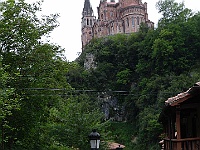 075  Auch die Basilika gehört zum Bereich von Covadonga.