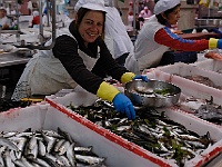 175  Und freundliche Fischhändlerinnen.