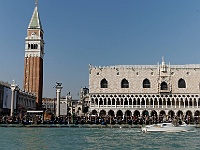 057  Der Dogenpalast mit dem Campanile.