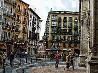 010  Die Altstadt von Bilbao - ein Tapas-Restaurant neben dem anderen.