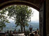 038  Ein Blick von der Stadtmauer auf die Tiefebene.